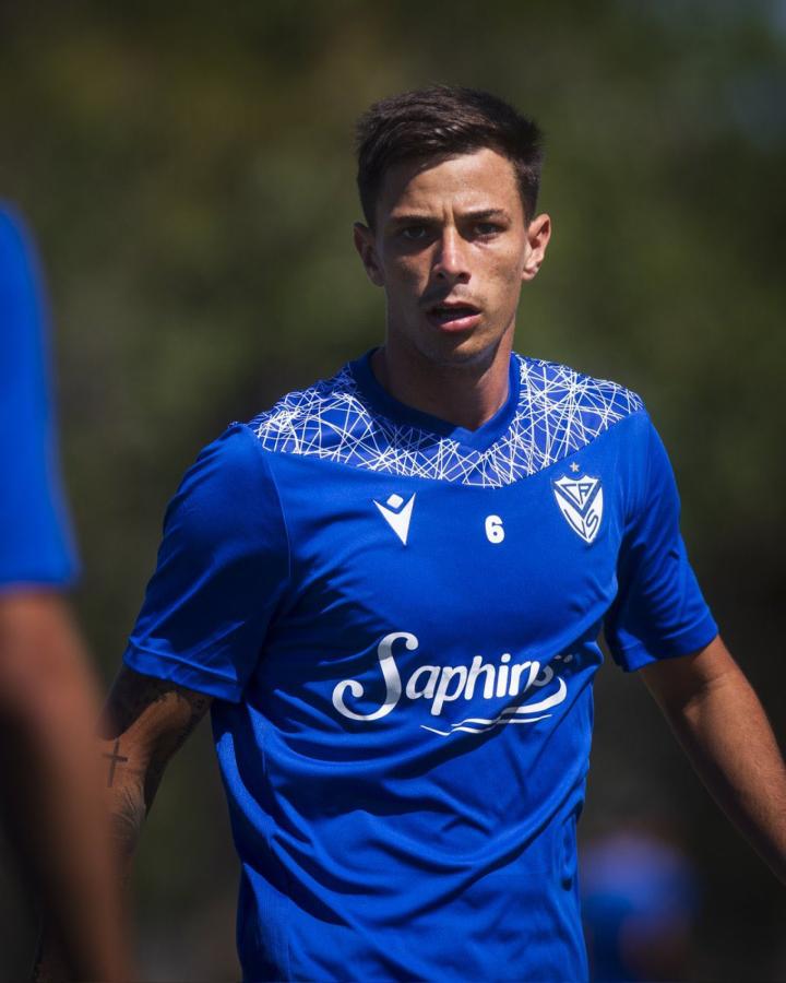 Imagen Valentín Gómez se entrena diferenciado en Vélez, a la espera de una resolución.