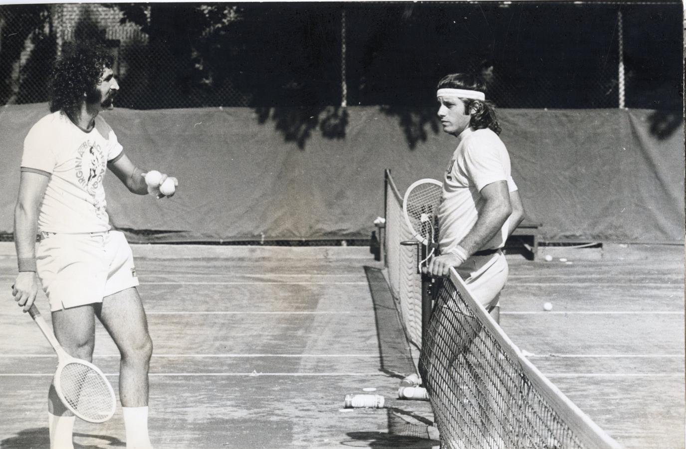 Imagen Tiriac y Vilas, en los inicios del vínculo, en Forest Hills 1977.