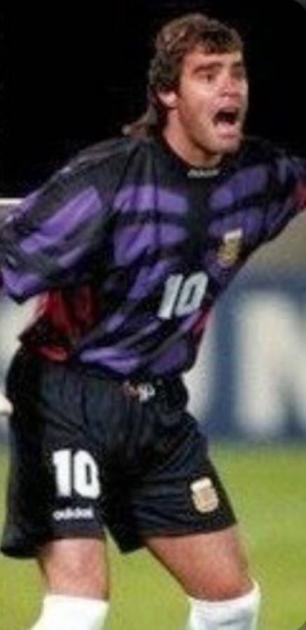 Imagen Nacho y el número 10, vs. Ecuador en la Copa América 1997.