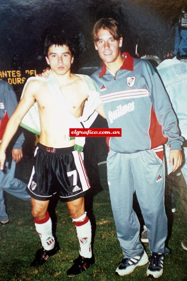 Imagen Junto a Javier Saviola. Dos goleadores letales surgidos de la cantera riverplatense.