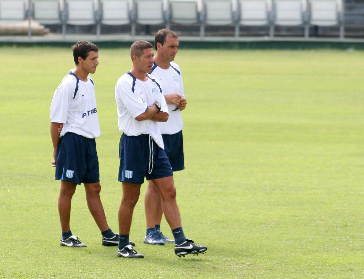 Imagen Un joven Diego Simeone al mando de la Academia, días después de retirarse. (Fotobaires)