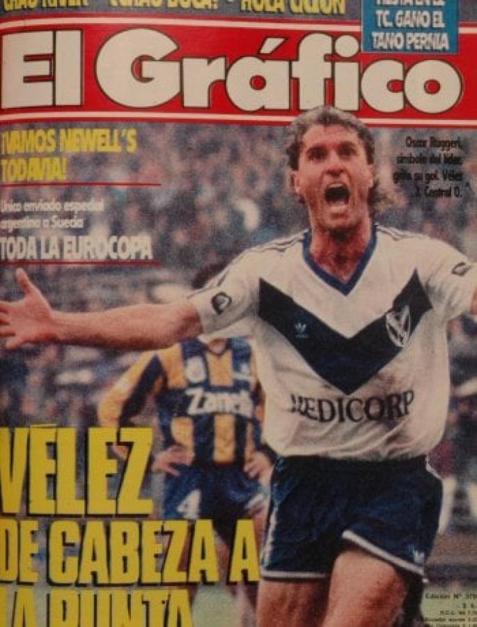Imagen Ruggeri y una tapa de El Gráfico de su época en Vélez.