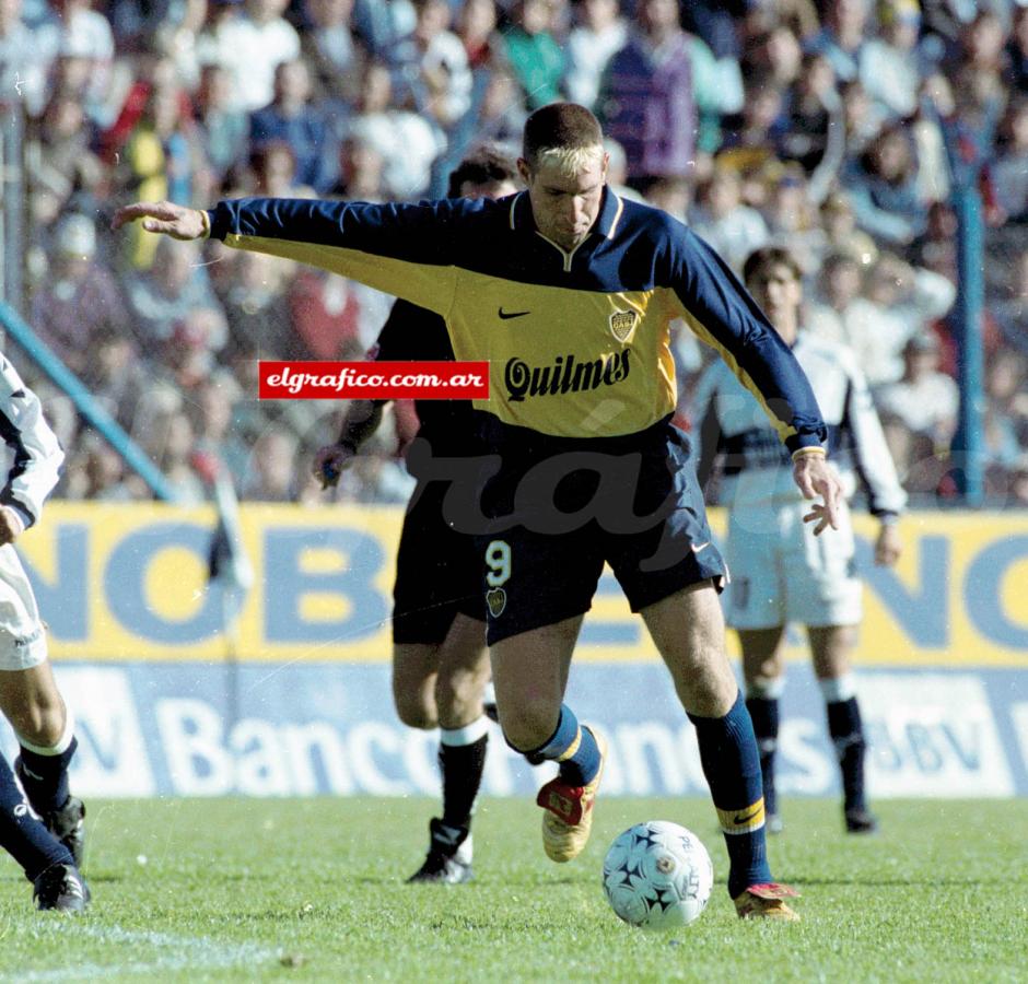 Imagen Zurdazo típico de Palermo, en este caso en un partido muy especial para él, enfrentando a Gimnasia en el Bosque.