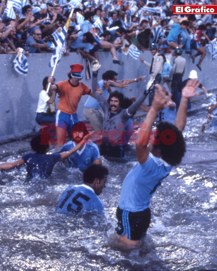 Imagen El festejo del título en el foso del Estadio Centenario