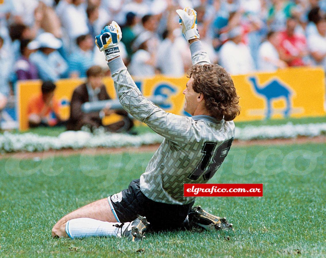 Un festejo especial en México 86. Diego acaba de meterle el segundo a los ingleses.