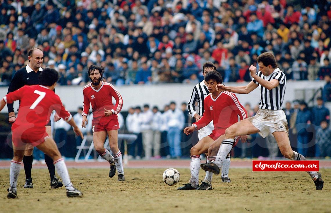 Imagen Jugando contra la Juve en Tokio.