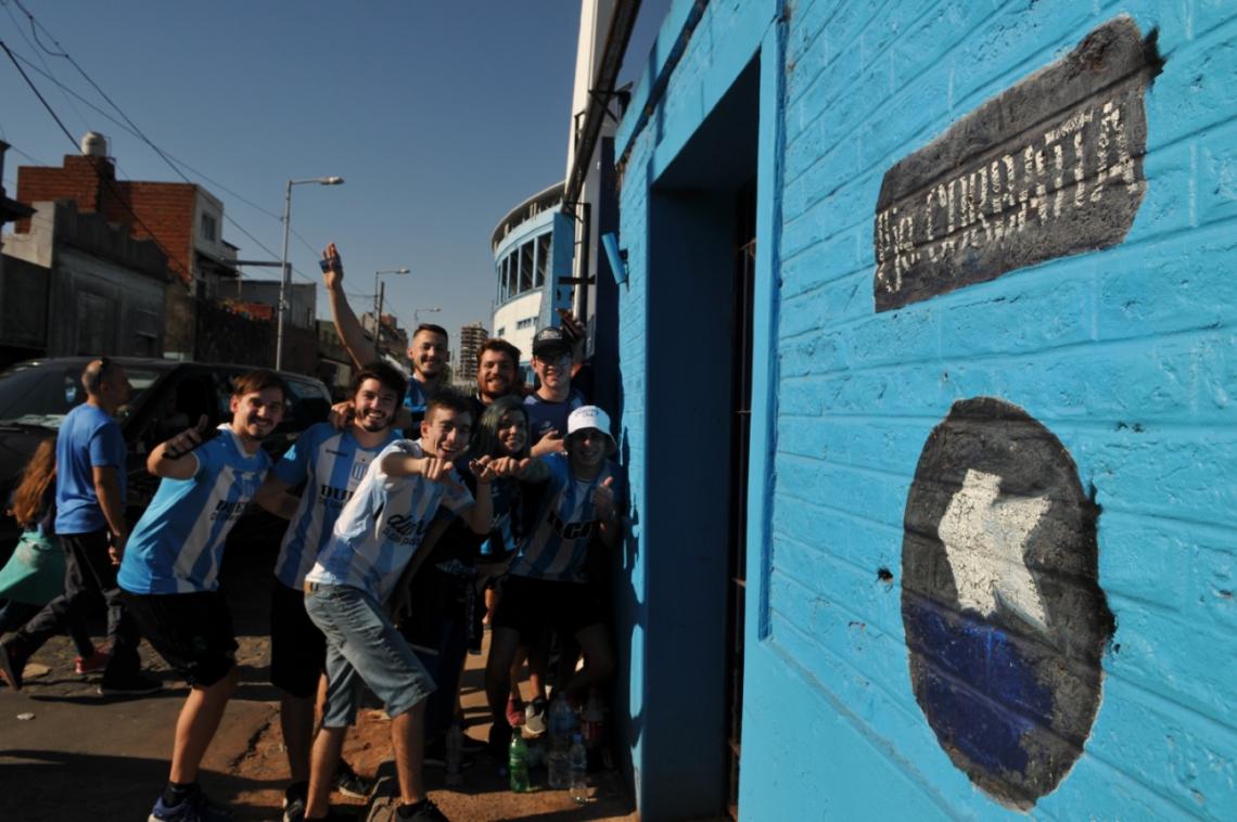 Imagen Racing es pura felicidad, los chicos llegan al Cilindro para vivir la gran fiesta del Campeón.