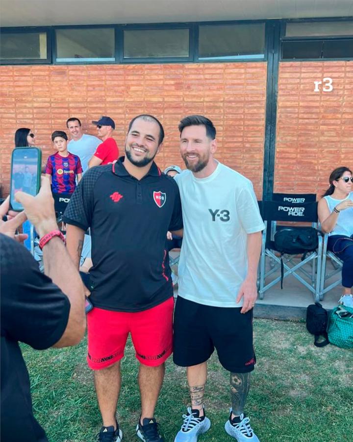 Imagen Messi, feliz en el entorno Leproso en Rosario.
