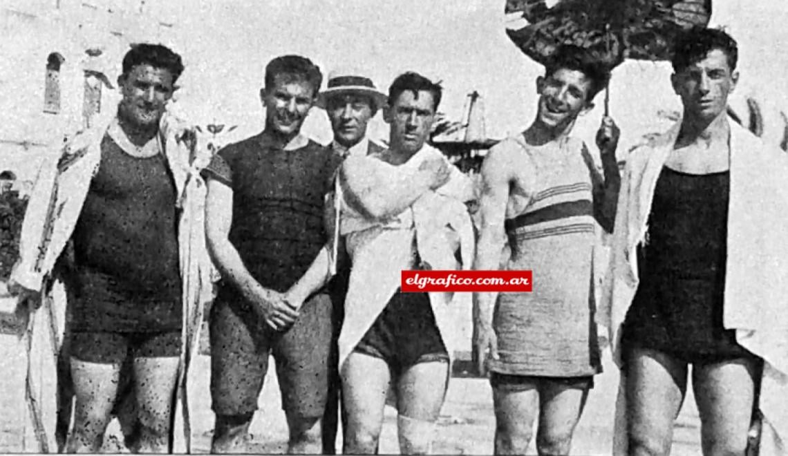 Imagen Monti, Bonelli, Ochoa, Evaristo y Perinetti en la playa La Punta.