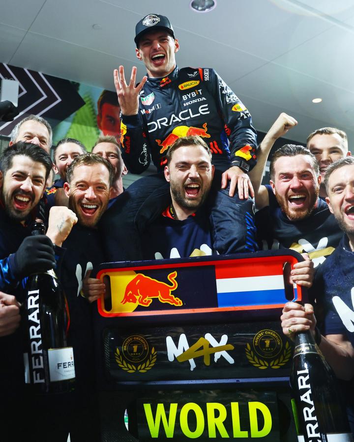 Imagen El festejo por su cuarto título mundial consecutivo se vio empañado por la reciente sanción.