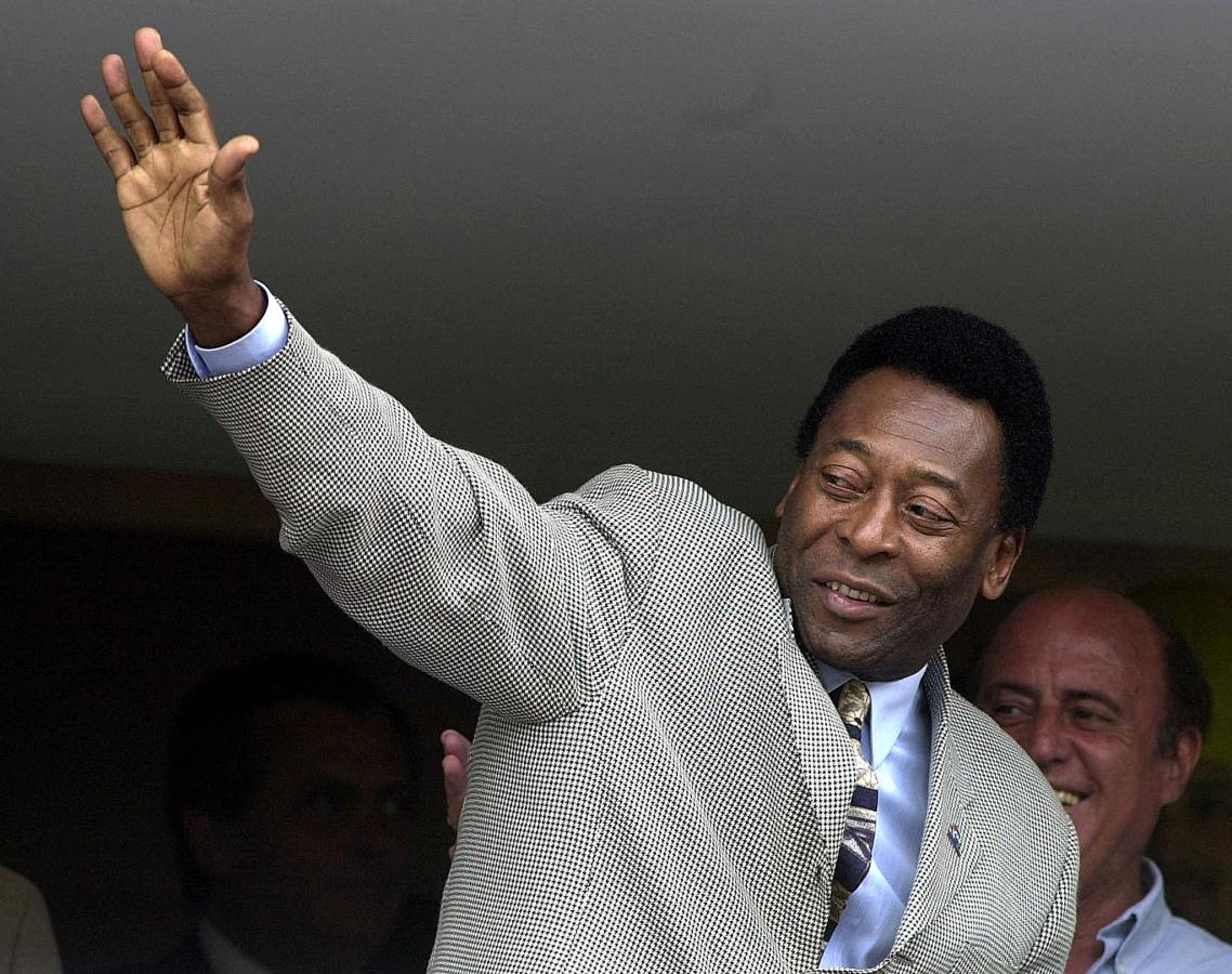 Imagen Pelé no se lo quiso perder y dijo presente en La Bombonera (AFP)