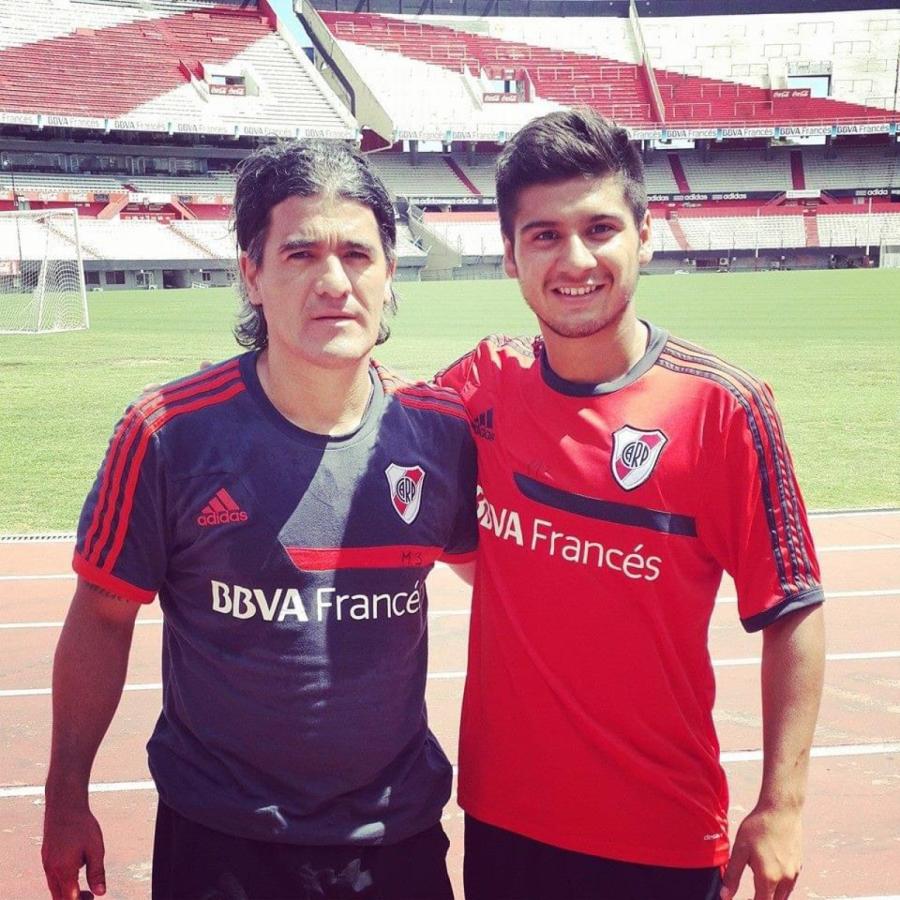 Imagen Zacarías Morán Correa con Ariel Ortega, un ídolo riverplatense