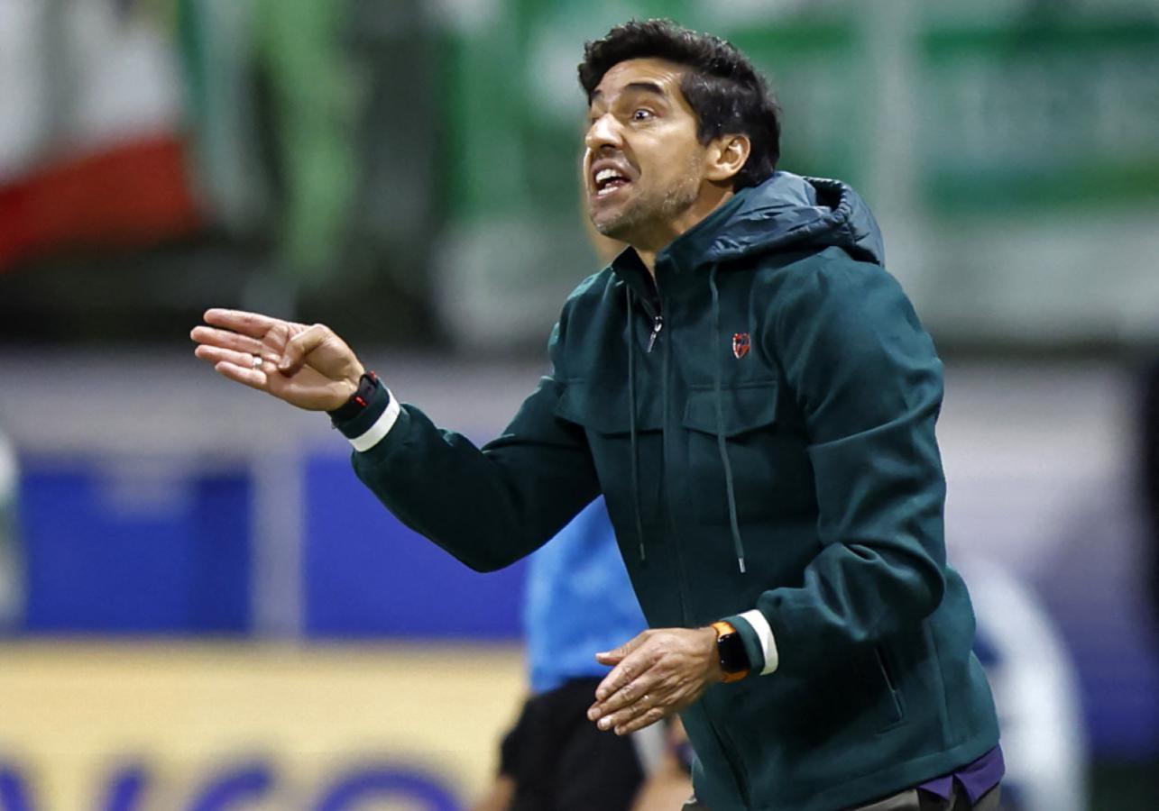 Imagen Abel Ferreira, lapidario con el Flaco López: "No hace lo que le pido".