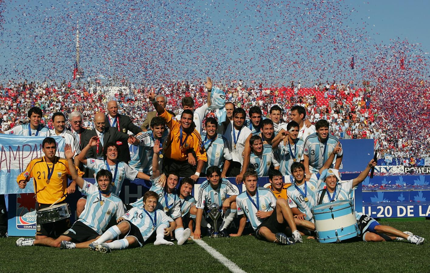 Imagen Papu Gómez y Di María, campeones en Canadá 2007 (NICK LAHAM / Getty Images North America / Getty Images via AFP)