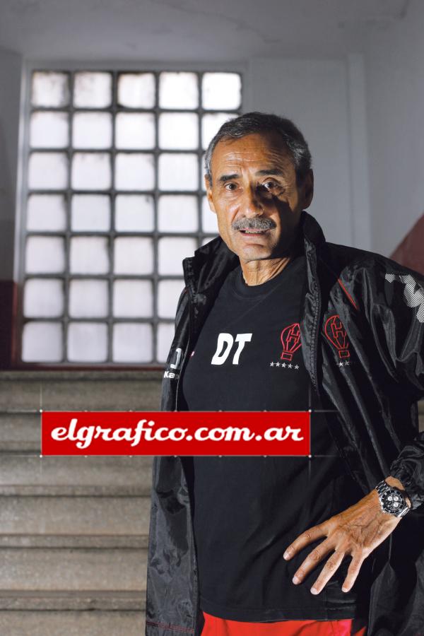 Angel en el Ducó. Llegó líder a la última fecha del Clausura, pero perdió con Vélez. Igual, quedó en la historia.