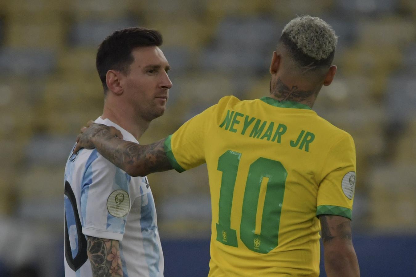 El rencuentro de dos viejos amigos: Messi y Neymar, protagonistas de la Copa América. Foto: Nelson Almeida / AFP