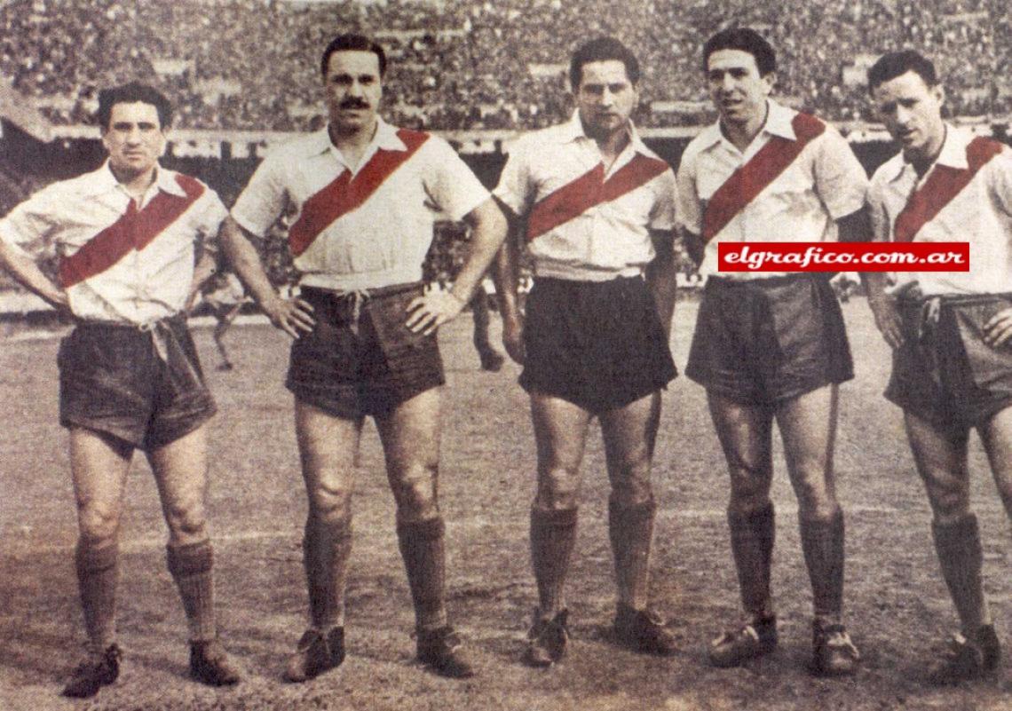 Imagen Quinteto histórico. Juan Carlos Muñoz, José Manuel Moreno, Adolfo Pedernera, Angel Labruna y Félix Loustau eran los delanteros del mítico equipo de La Máquina. Ganaron tres títulos en cinco años.