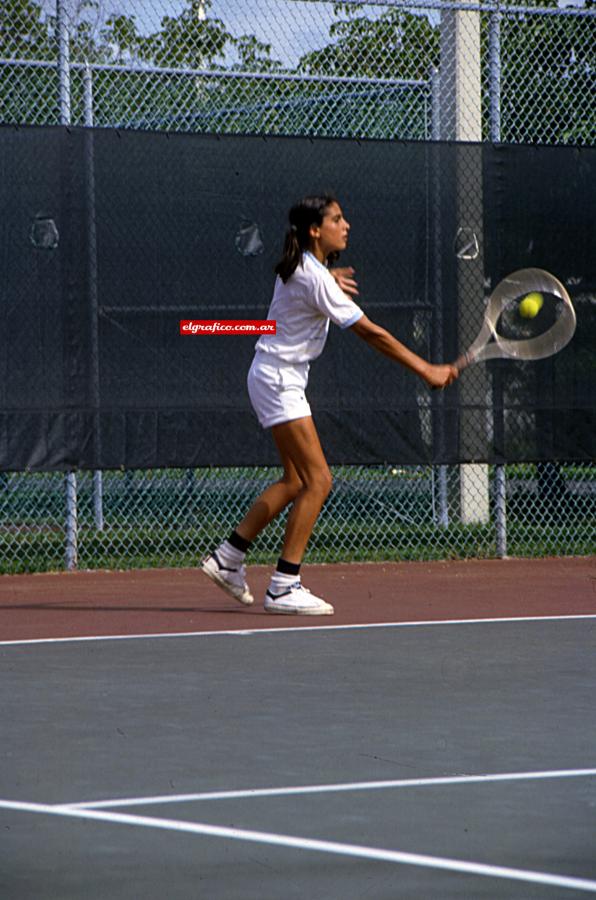 Imagen 7 de febrero. Gabriela Beatriz Sabatini, una prometedora aparición en el tenis femenino argentino. 