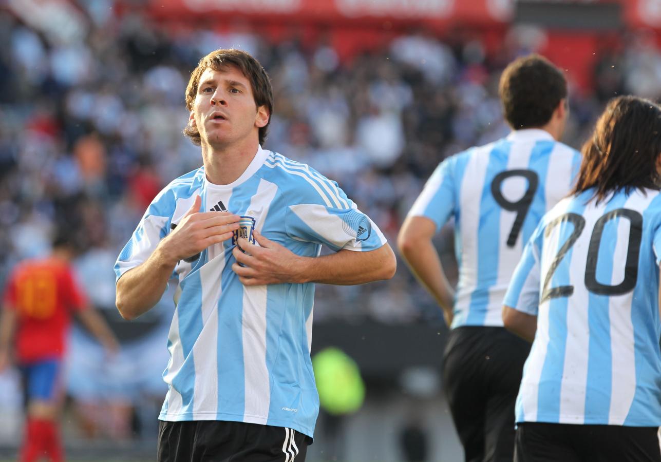 Imagen Messi festeja su gol ante España, número uno del Ranking FIFA, en septiembre de 2010. FOTOBAIRES