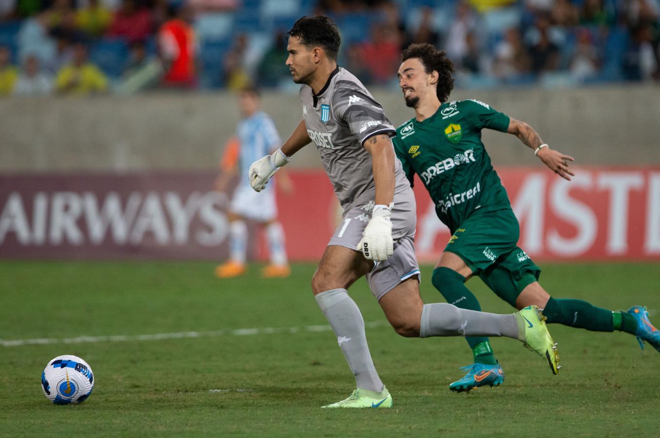 Imagen Chila Gómez pasó de ser el tercer arquero de Racing al segundo de San Lorenzo. Foto: Fotobaires