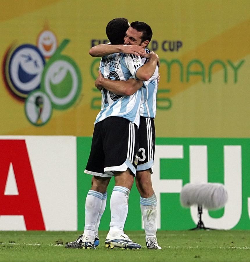 Imagen Scaloni inició la jugada que terminó en el memorable gol de Maxi Rodríguez a México en el Mundial 2006 (AFP)