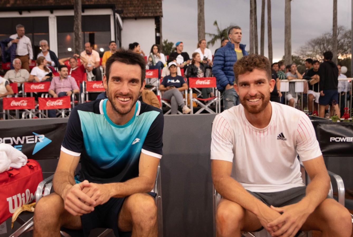 Imagen Leo Mayer, junto con Ignacio Monzón, en su despedida del tenis en Corrientes.