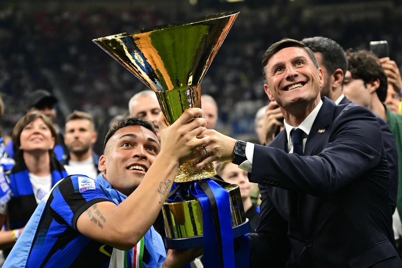 Imagen Lautaro Martínez y Javier Zanetti, capitán y vicepresidente del club