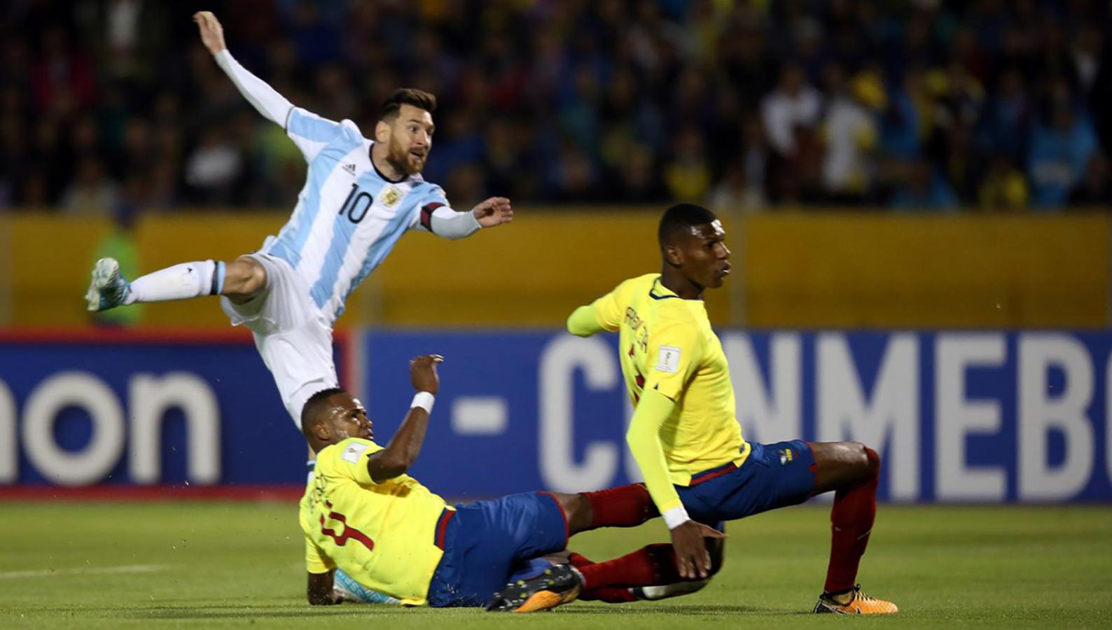 Imagen Messi el salvador en Ecuador