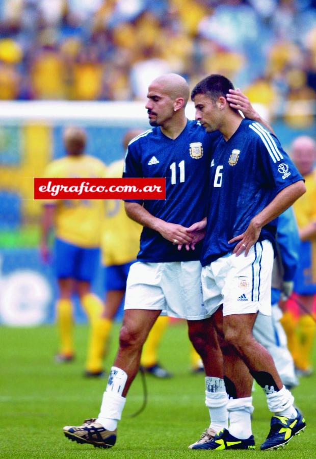 Imagen El dolor de la Brujita Verón y Walter Samuel. Corea y Japón ya era una triste historia.