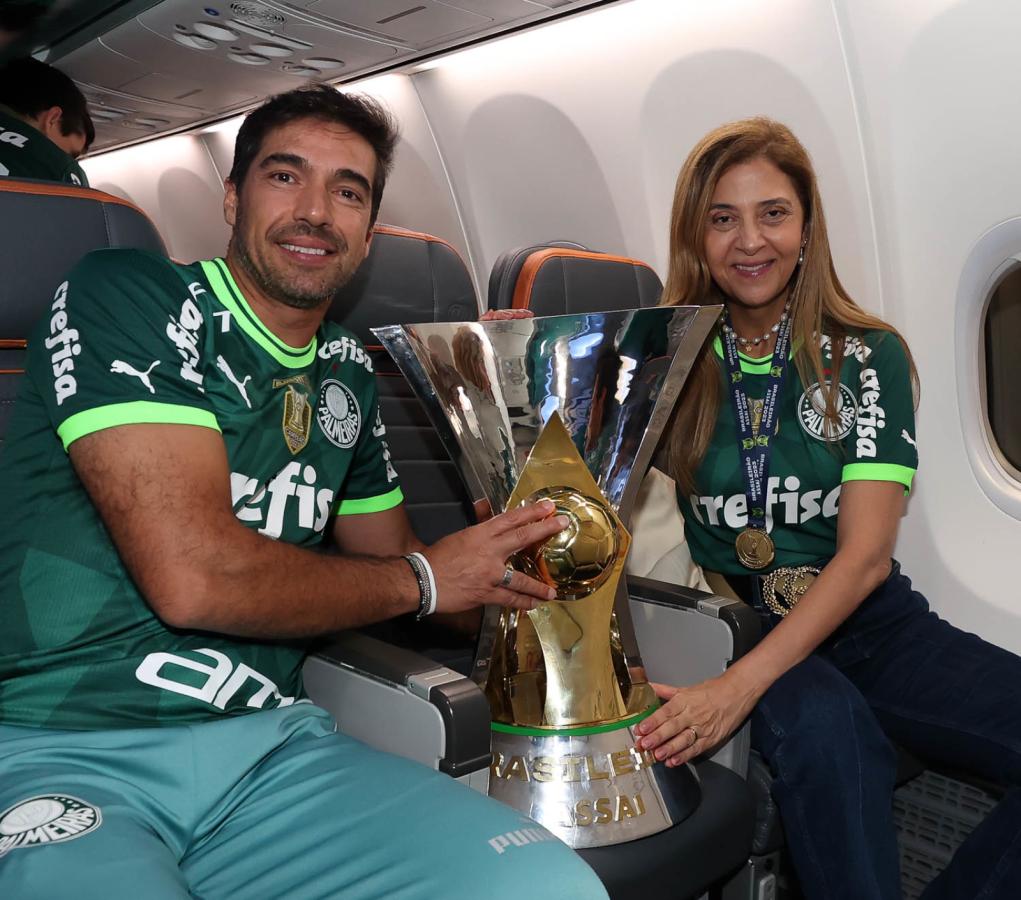 Imagen Abel Ferreira tiene contrato hasta fines de 2025 y Leila Pereira quiere renovárselo.