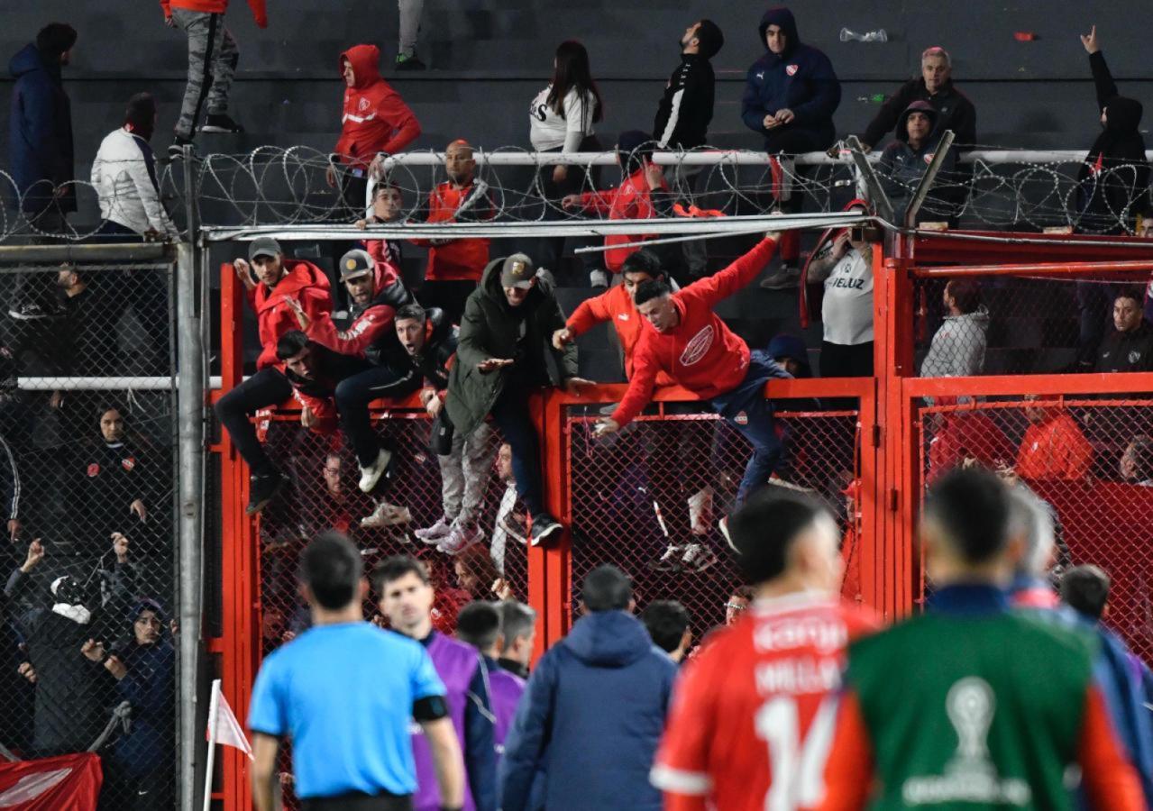 Imagen CONMEBOL determinó la cancelación del partido en Avellaneda por los graves incidentes.