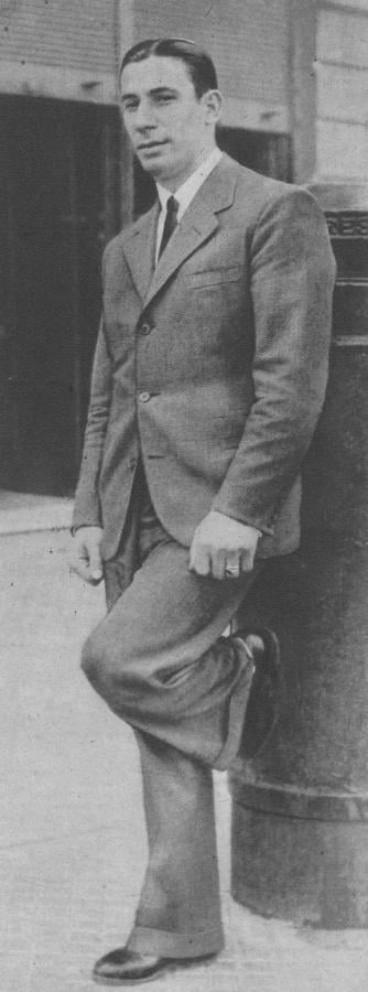 Capuano debutó en Sportivo Barracas en 1928, luego pasó por Lanús, Estudiantes, Genoa, Napoli, Racing y Ferro.