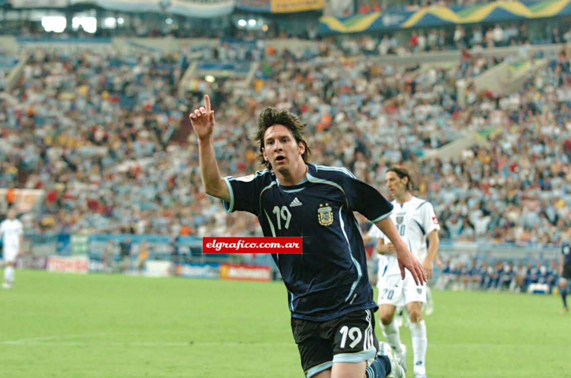 Imagen Junio 2006. Mi sueño cumplido: debutar en un Mundial y con un gol, en el 6-0 ante Serbia y Montenegro.