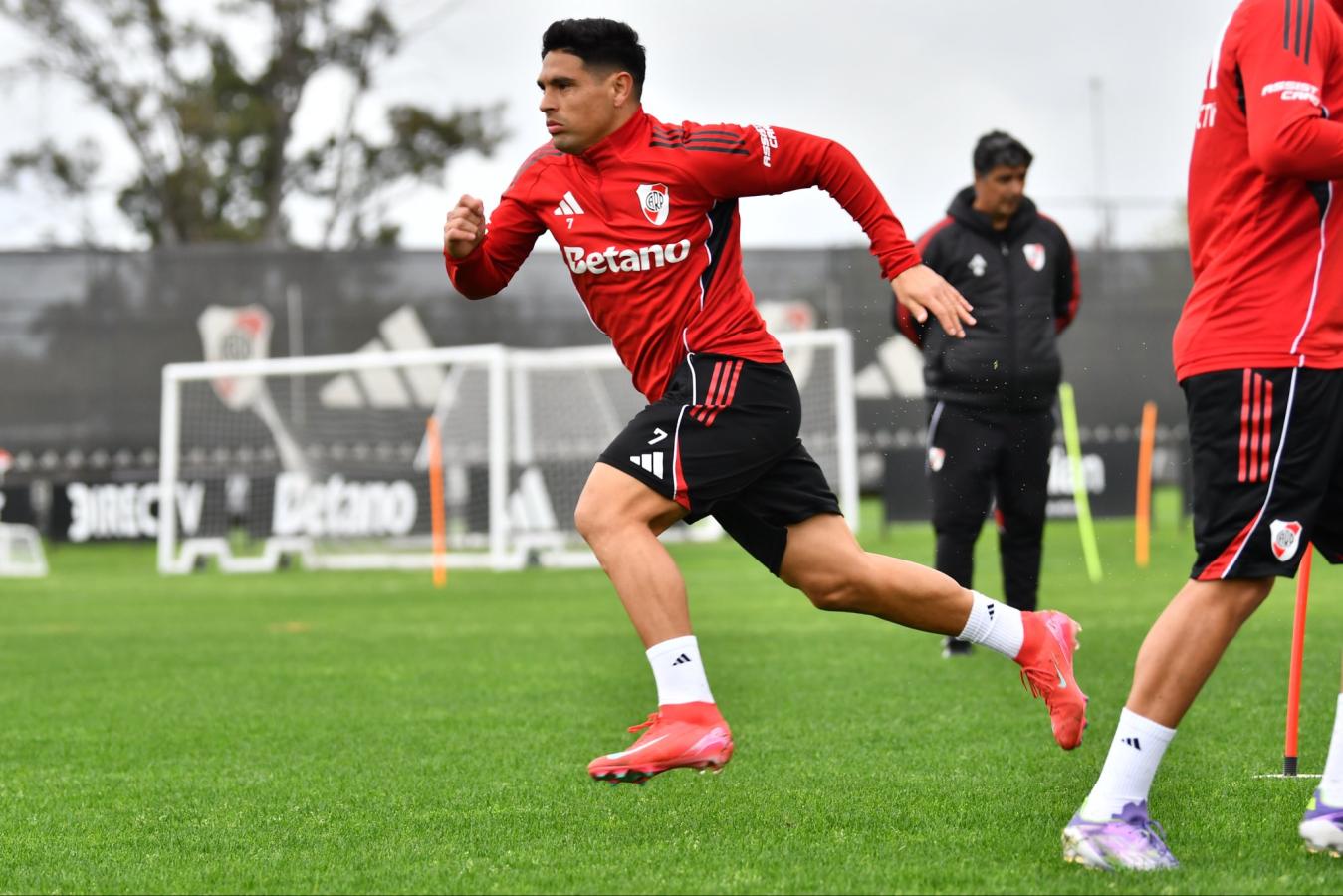 Imagen De titular a ¿suplente?: Salas corre de atrás en River hoy por hoy.