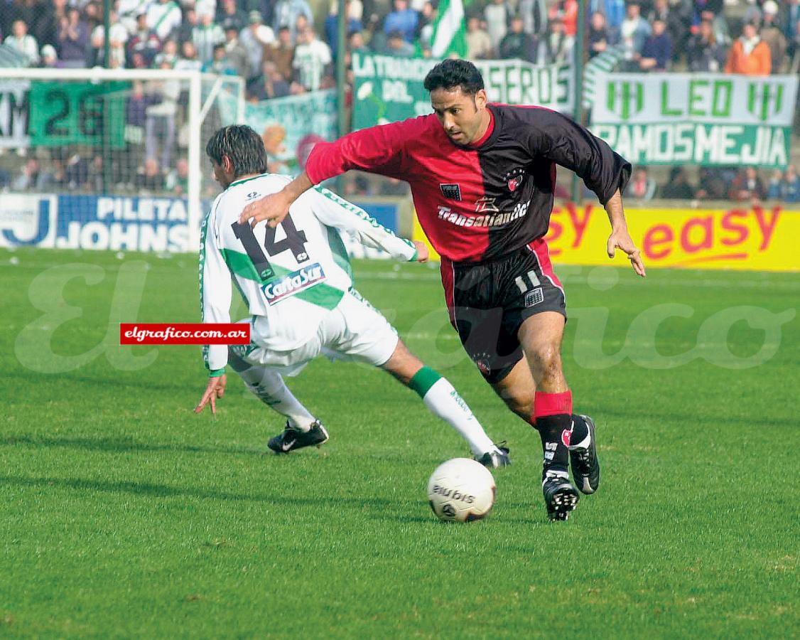 Imagen Julián Vásquez surgió en Itagüi F.C., luego pasó por Envigado y América de Cali y llegó a Newell´s en 2003.