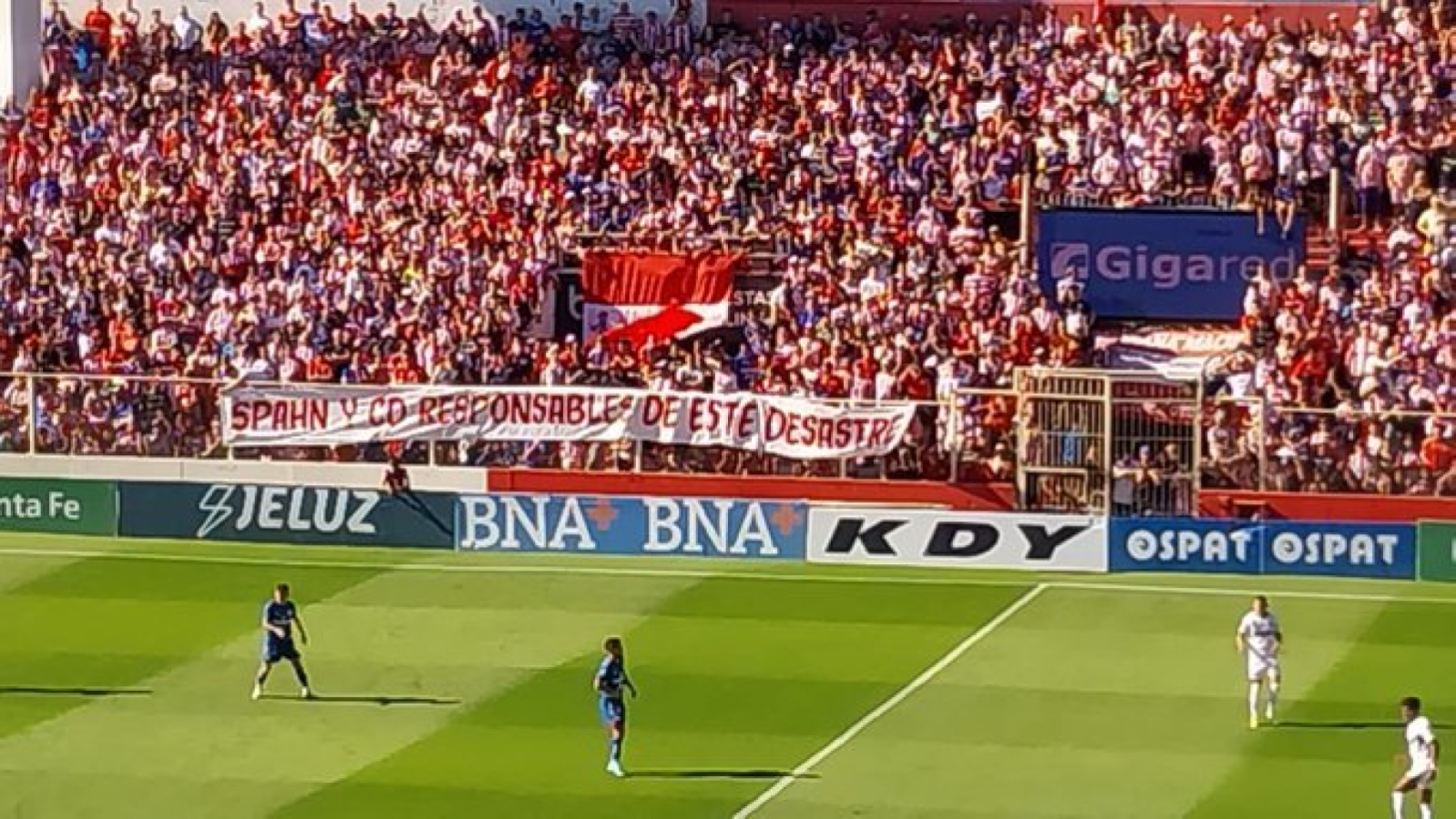 Imagen Bandera contra la gestión de Spahn en el 15 de abril