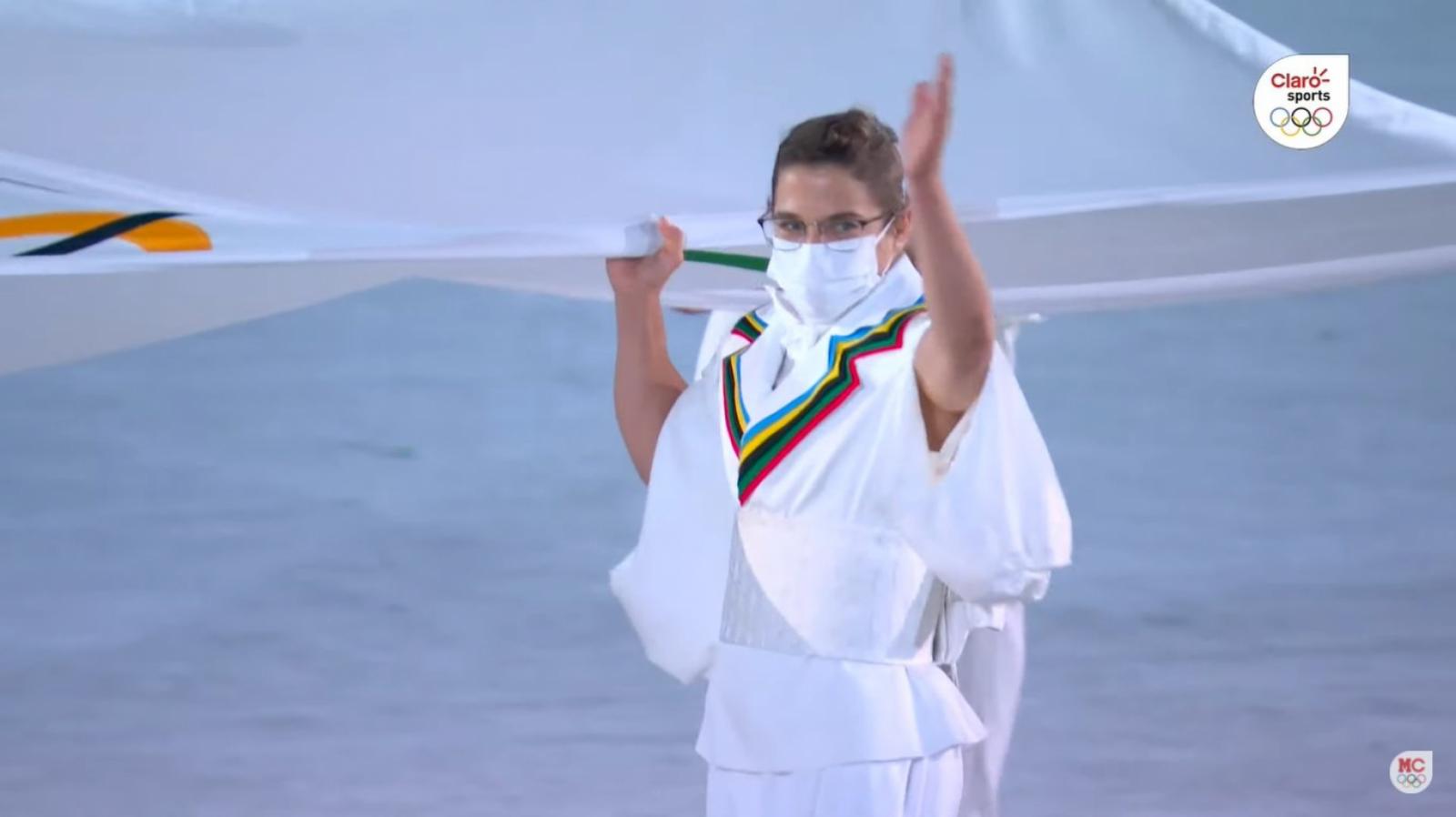 Orgullo Argentino Paula Pareto Portadora De La Bandera Olimpica El Grafico