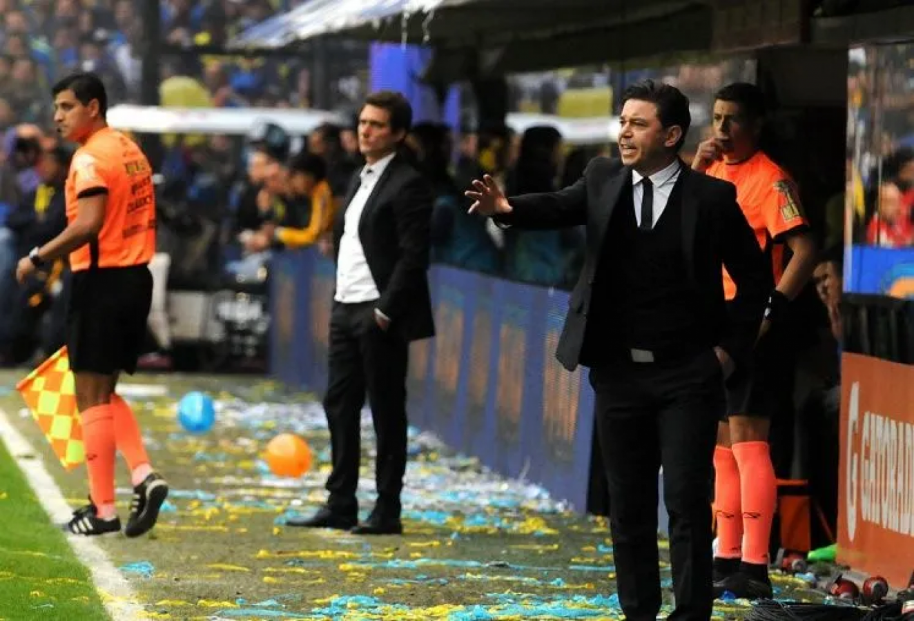 Gallardo y el mellizo, frente a frente, en el primer superclásico que el Muñeco ganó en la Boca.