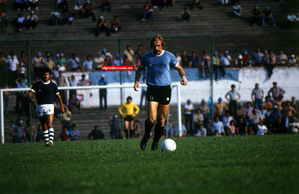 Imagen La Pepona y la celeste de Belgrano, todo un símbolo del mejor fútbol cordobés. Reinaldi tallo toda una trayectoria alrededor de una premonición: terminar su carrera en Belgrano. Finalmente no lo cumplió y ese mismo año se fue a Talleres, donde sí terminó su carrera.