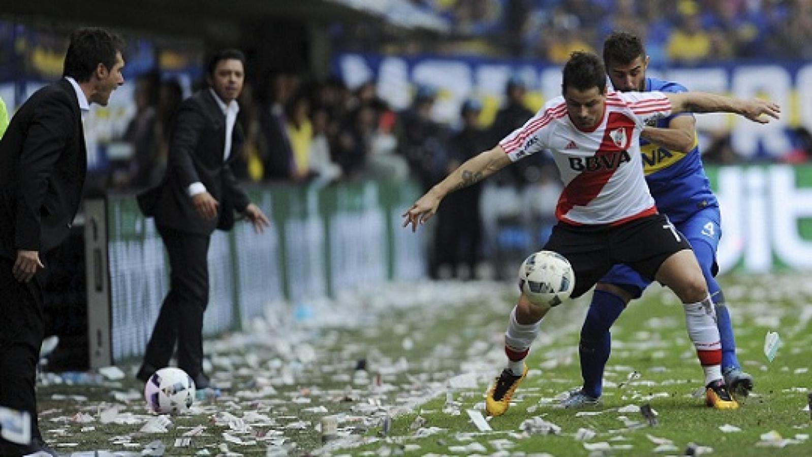 Gallardo y Barros Schelotto viven el Superclásico de 2016 con mucha intensidad, pese al 0-0 aburrido del final.