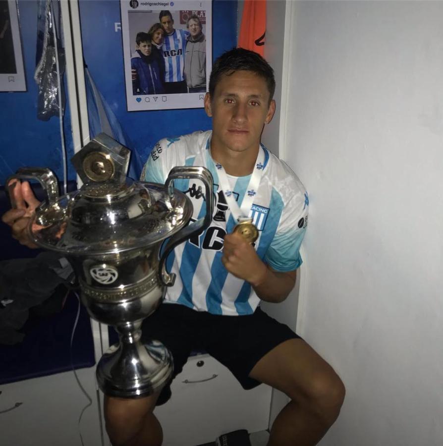 Imagen Schlegel con la Superliga 2018/19, vistiendo los colores de Racing.