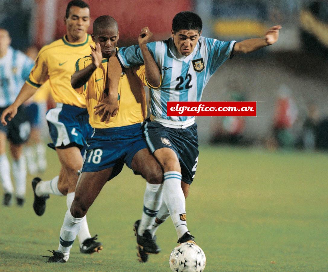 Imagen Imagen del último partido de Riquelme en la selección de Bielsa frente a Brasil en la Copa América 99 en Paraguay.
