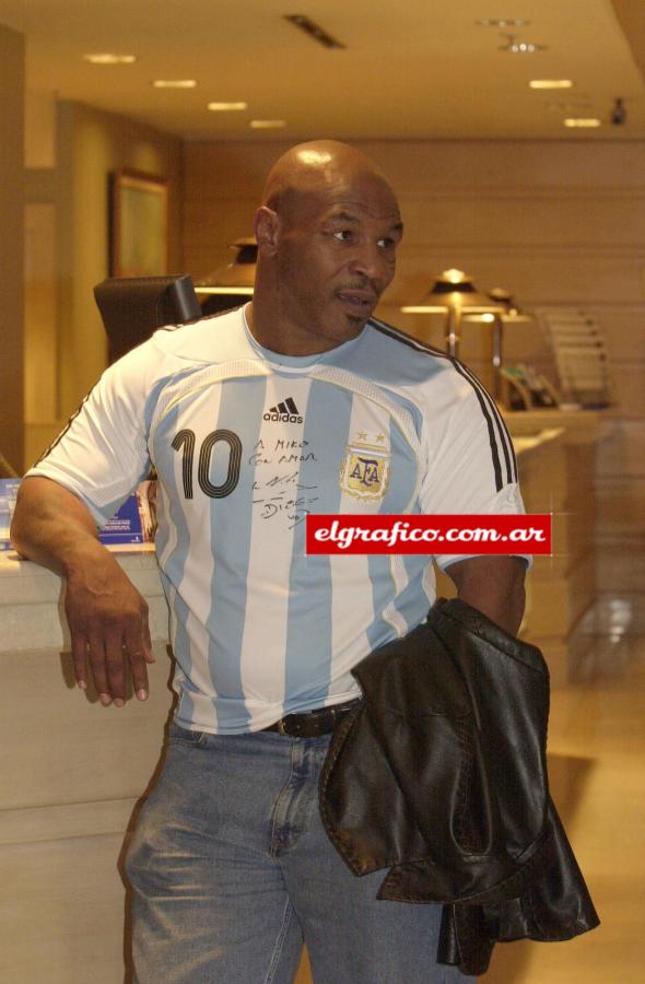 Imagen Mike Tyson estuvo en Argentina en 2005 para ser entrevistado por Diego Maradona en su programa de televisión.