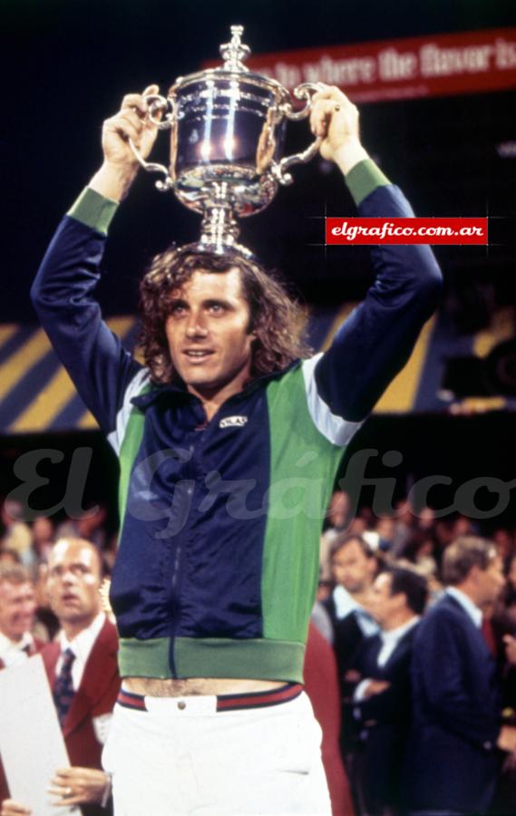 Imagen En 1977, el tenista argentino conquistó el récord de mayor número de victorias en una sola temporada, con 130 partidos ganados.