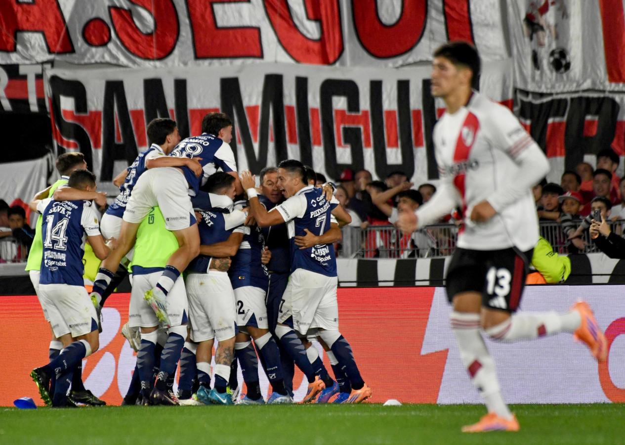 Imagen Gimnasia le dio un golpazo a un River que se complicó en la Anual. Fotobaires.