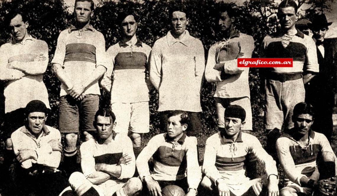 Imagen 25 de Mayo de 1905. Nace el club que tomó su nombre y sus colores del stud Platense, al que pertenecía el potrillo Gay Simon. Este equipo es de 1913. Arriba: Colombo, Bellinzona, Perico, Abraham Pérez, Martínez, Ferreiro. Abajo: Pisa, Annaratone, Adán Pérez, Sinigaglia, Cotero. En esa época era su presidente Germán Guasone, gran árbitro del amateurismo criollo.