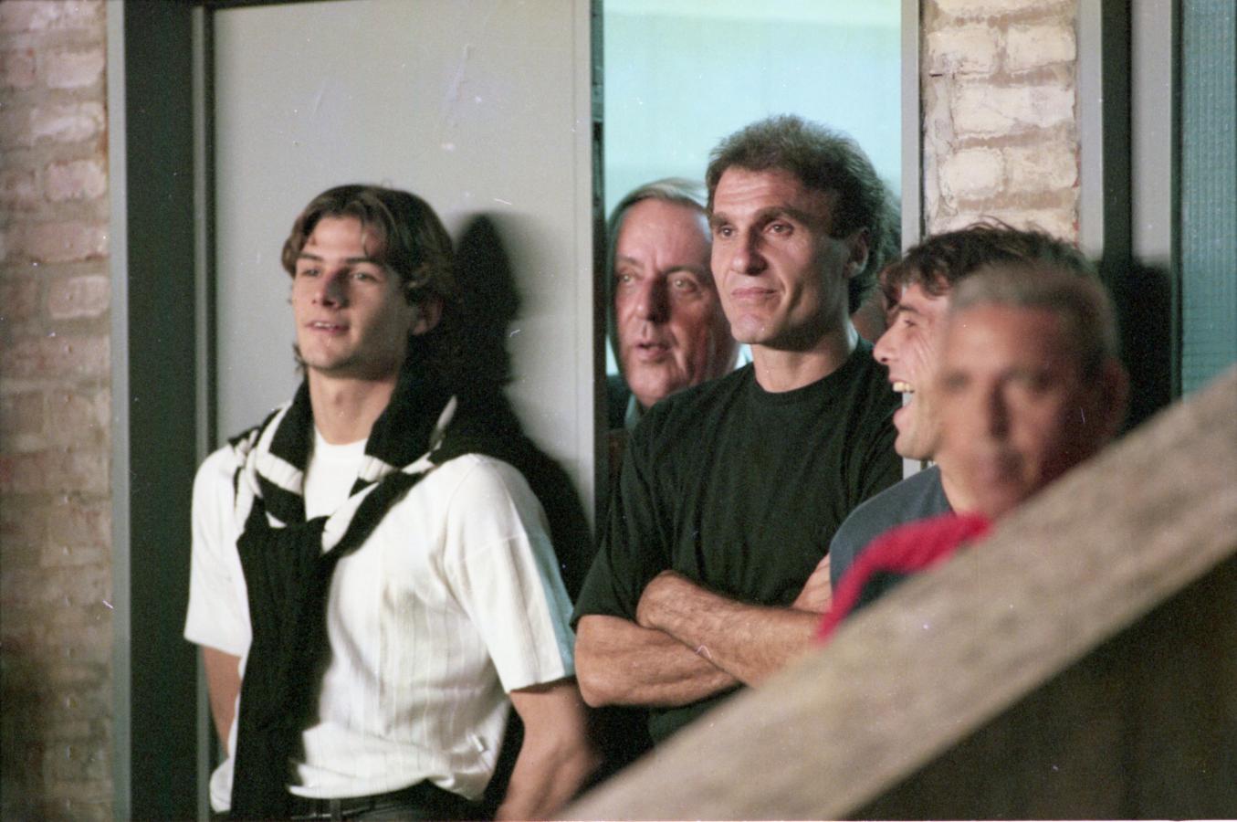 Imagen Mirko Saric y Oscar Ruggeri miran San Lorenzo - Ferro el 31 de marzo de 2000, cuatro días antes de la muerte de Mirko.