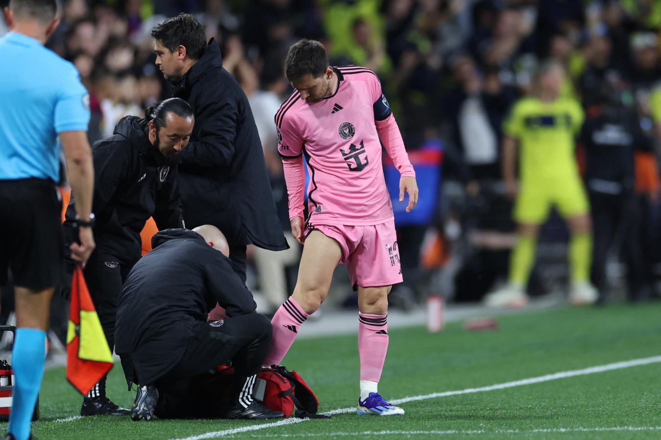 Messi sufrió una lesión y podría perderse los amistosos de la Selección  Argentina | El Gráfico