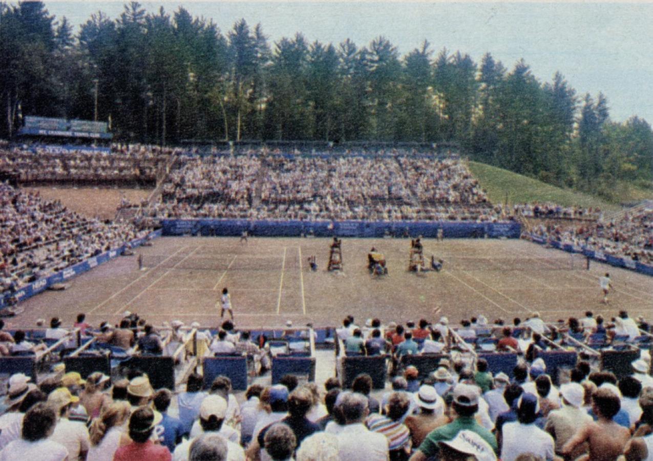 Imagen La doble cancha del estadio, con tribunas tubulares.