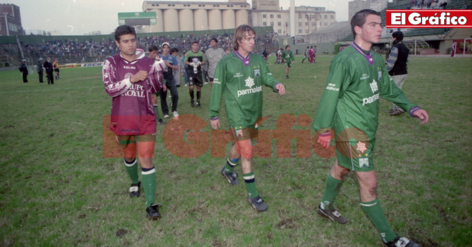Imagen Los jugadores de Ferro se retiran tras ser goleados por Lanús